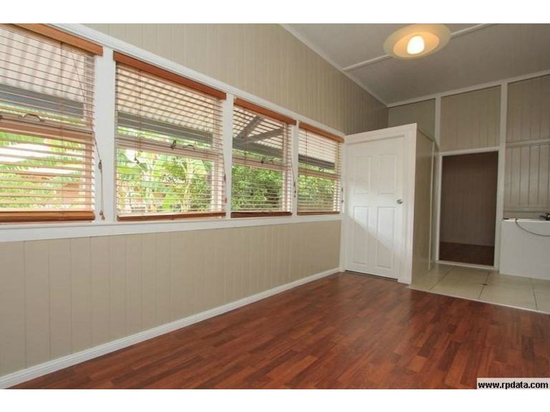 3 Brisbane Road, Newtown QLD 4305