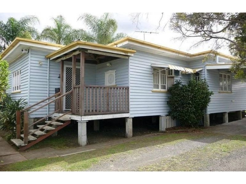 4 Cemetery Road, Ipswich QLD 4305