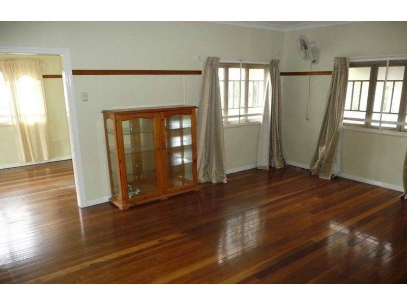 4 Cemetery Road, Ipswich QLD 4305