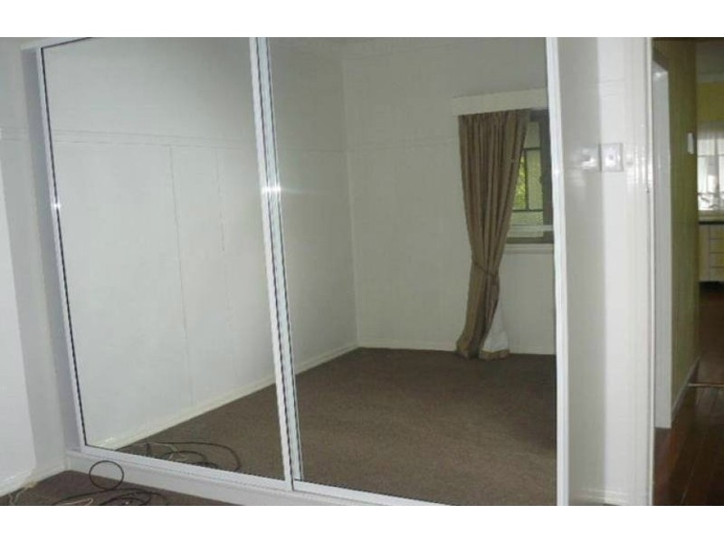 4 Cemetery Road, Ipswich QLD 4305