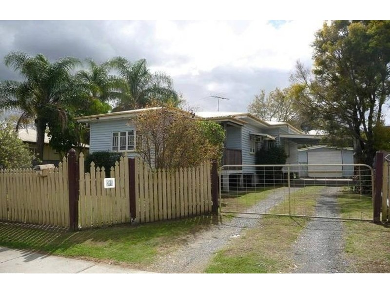 4 Cemetery Road, Ipswich QLD 4305