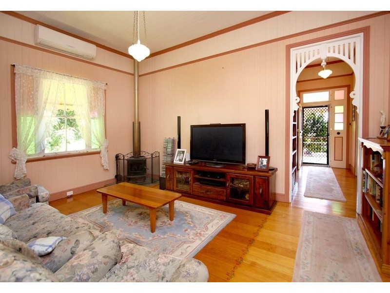 125 Glebe Road, Silkstone QLD 4304