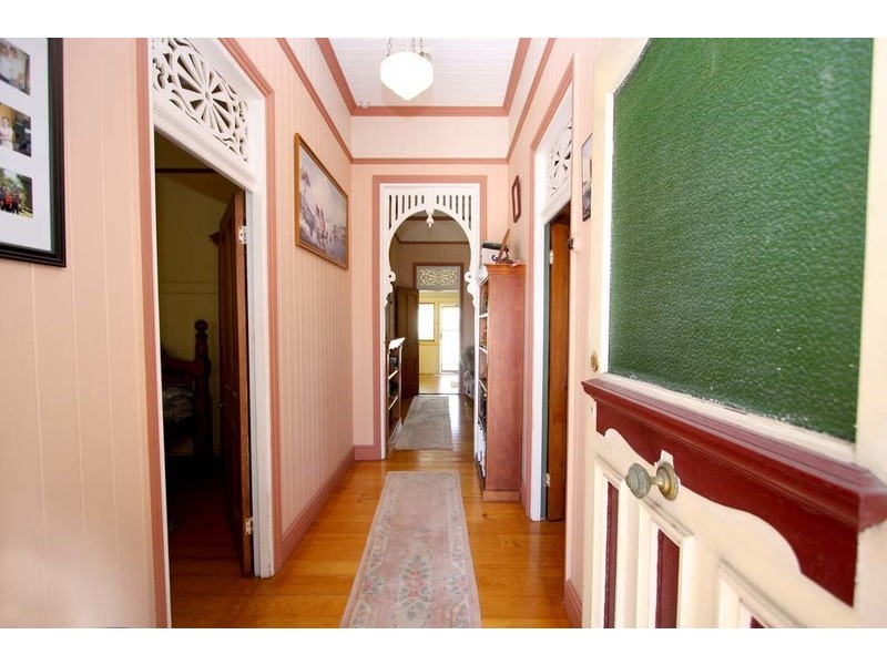 125 Glebe Road, Silkstone QLD 4304