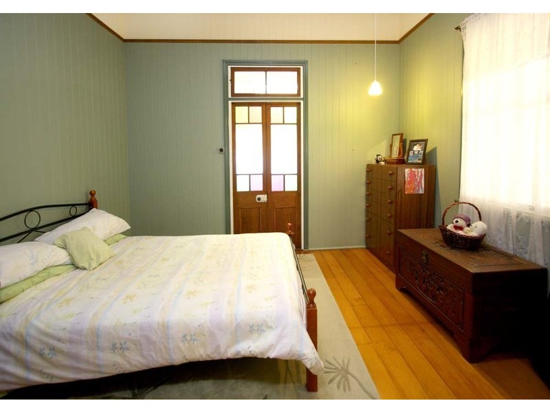 125 Glebe Road, Silkstone QLD 4304