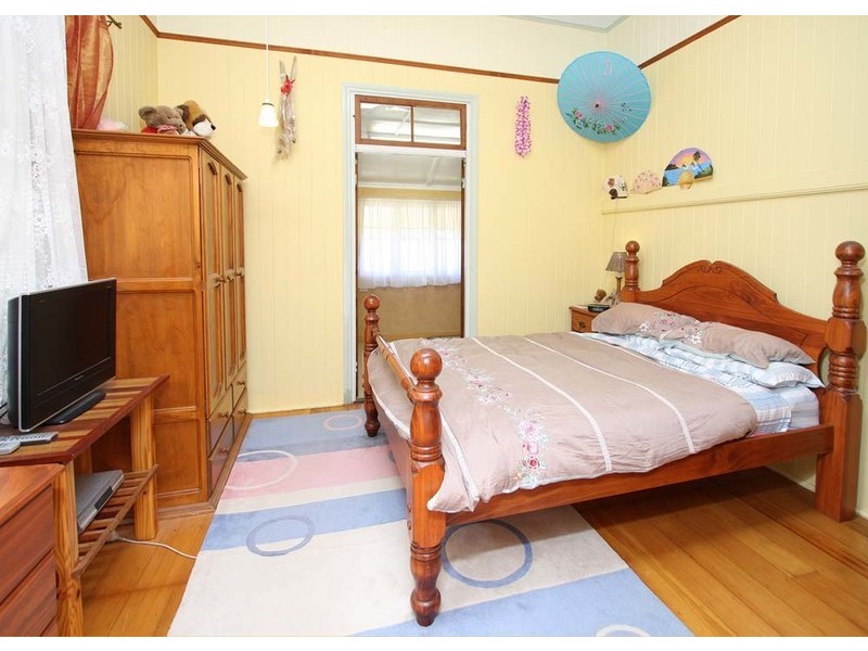 125 Glebe Road, Silkstone QLD 4304