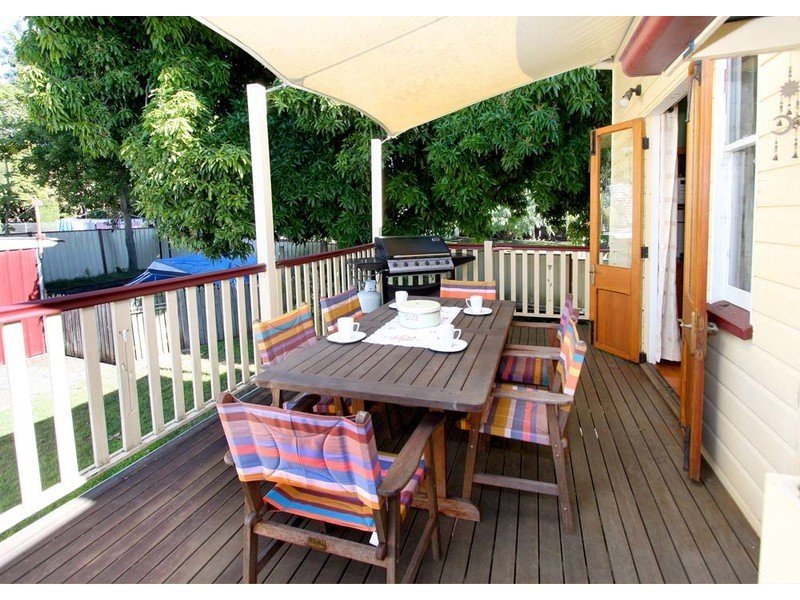 125 Glebe Road, Silkstone QLD 4304