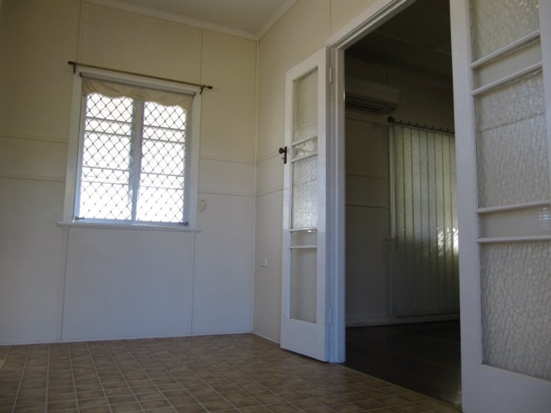 3 Barry Street, East Ipswich QLD 4305