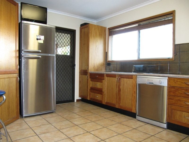 11 Pelican Street, North Ipswich QLD 4305