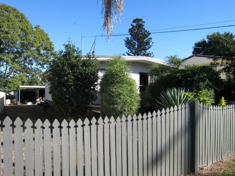 3 Heather Street, Silkstone QLD 4304