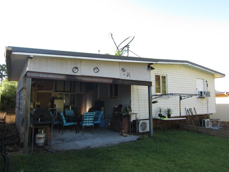 3 Heather Street, Silkstone QLD 4304