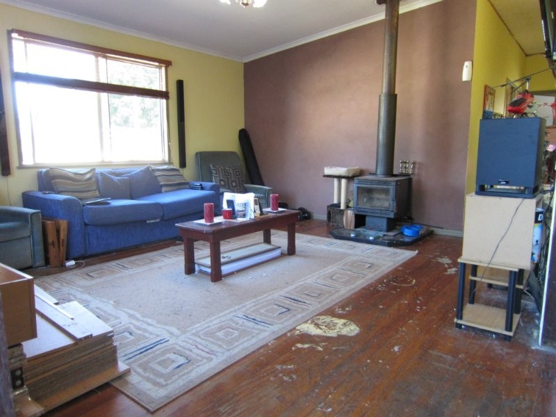 3 Heather Street, Silkstone QLD 4304