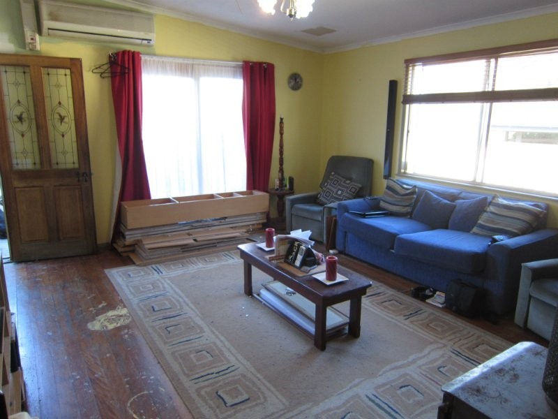 3 Heather Street, Silkstone QLD 4304