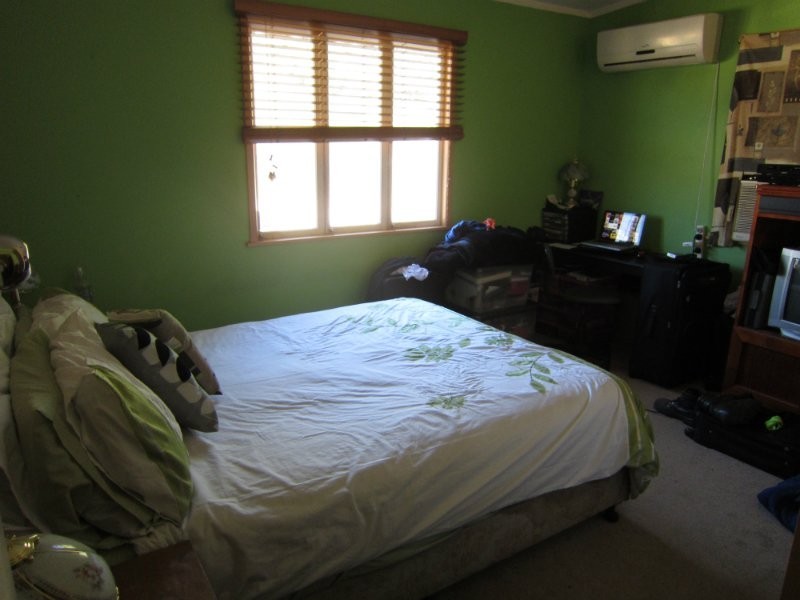 3 Heather Street, Silkstone QLD 4304