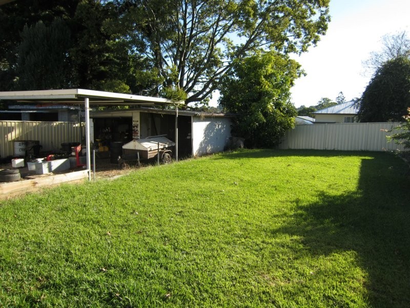 3 Heather Street, Silkstone QLD 4304