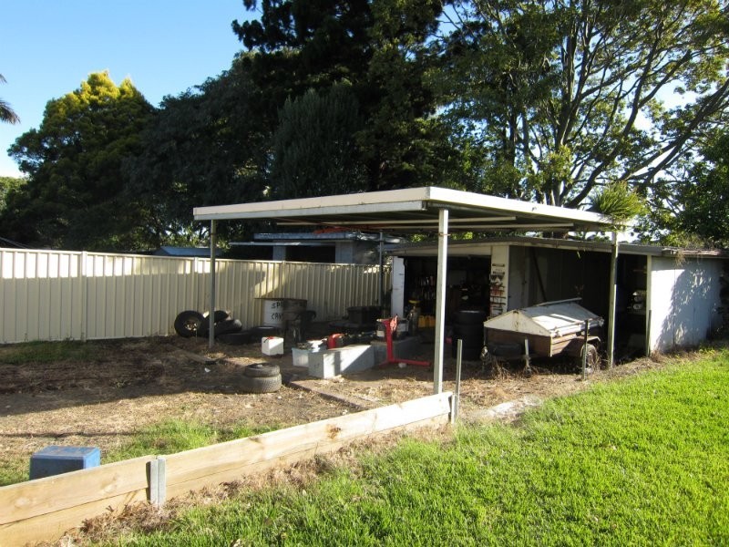 3 Heather Street, Silkstone QLD 4304