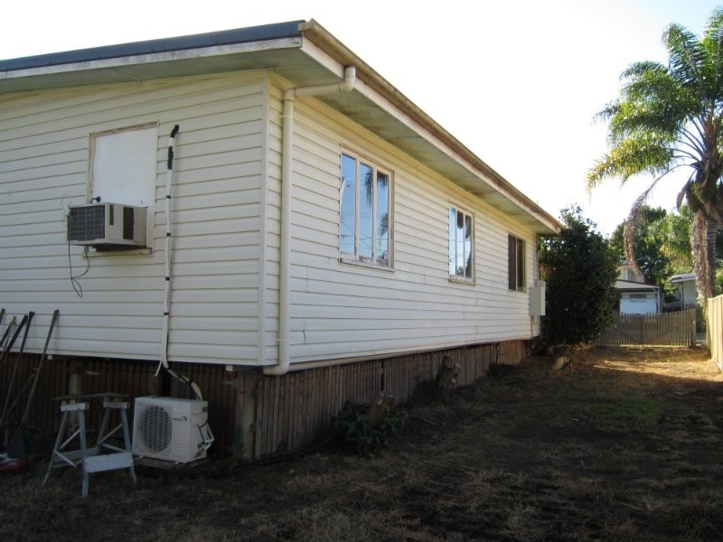 3 Heather Street, Silkstone QLD 4304