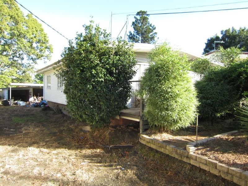 3 Heather Street, Silkstone QLD 4304