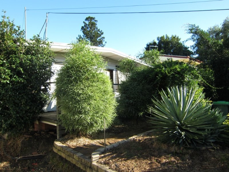 3 Heather Street, Silkstone QLD 4304