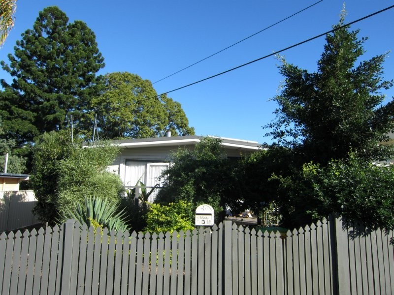 3 Heather Street, Silkstone QLD 4304