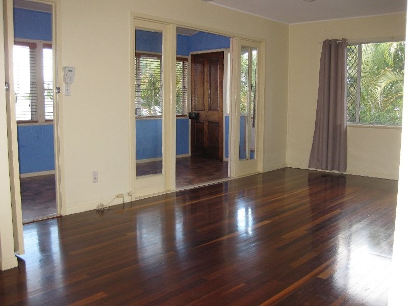 27 Hayes Street, Brassall QLD 4305