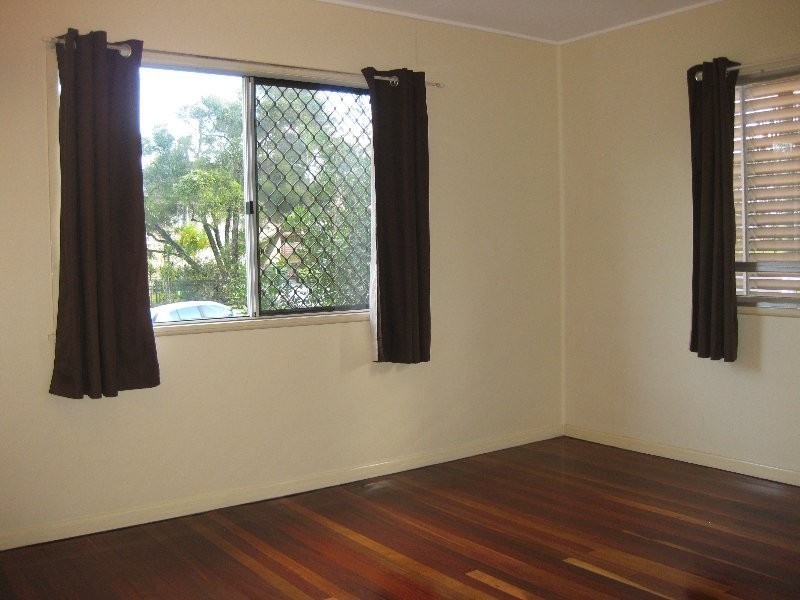 27 Hayes Street, Brassall QLD 4305