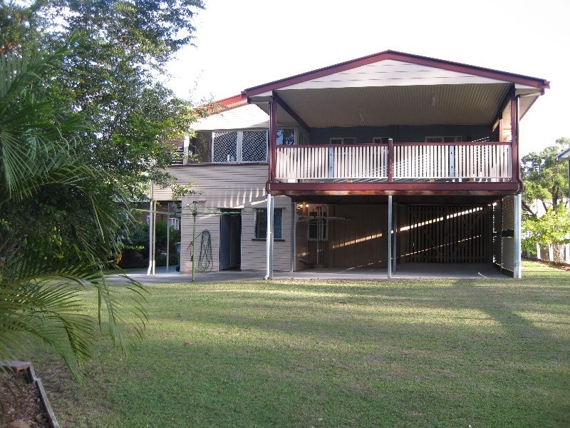 27 Hayes Street, Brassall QLD 4305