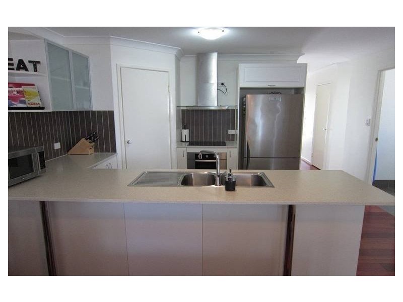 2/5 Lagoona Court, Churchill QLD 4305