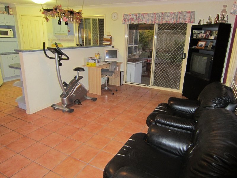 73 Sandalwood Drive, Yamanto QLD 4305