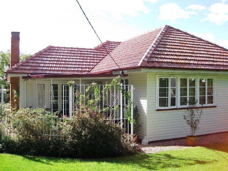 2 Stuart Street, Eastern Heights QLD 4305
