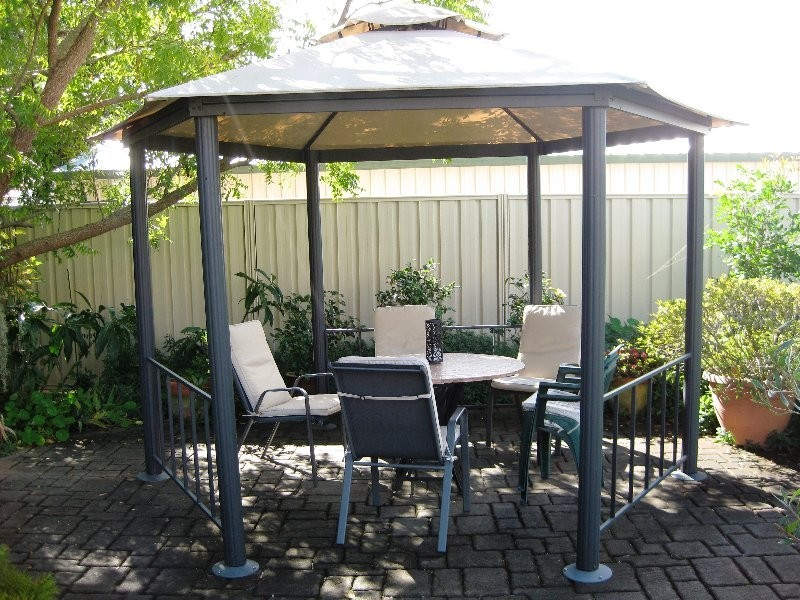2 Stuart Street, Eastern Heights QLD 4305