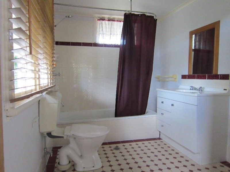 101 Pine Mountain Road, Brassall QLD 4305