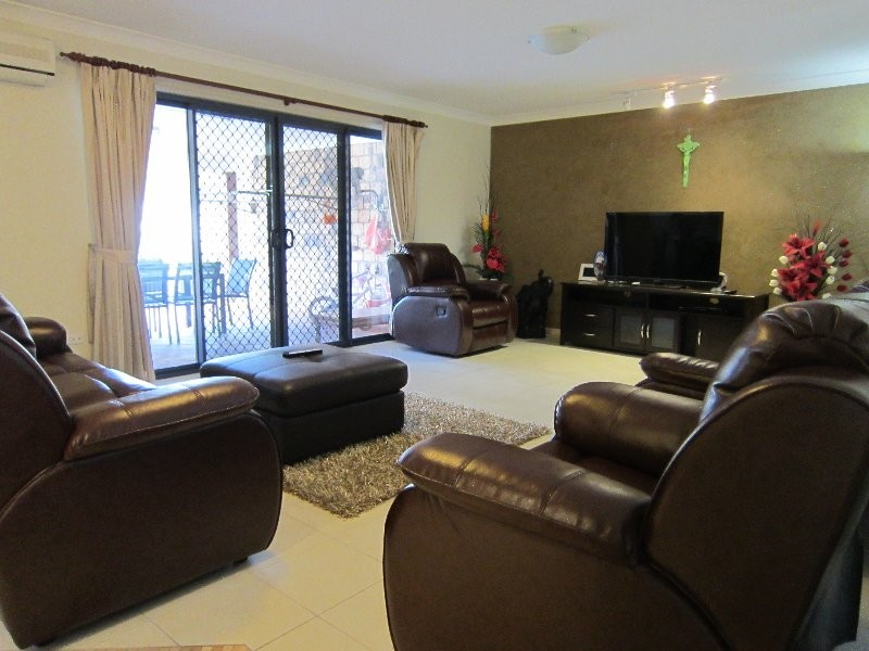 70 Kensington Drive, Flinders View QLD 4305