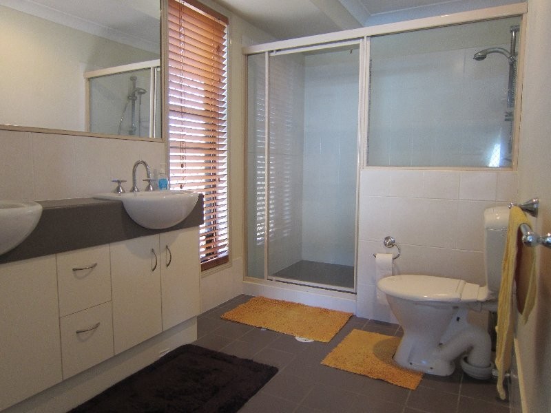 70 Kensington Drive, Flinders View QLD 4305