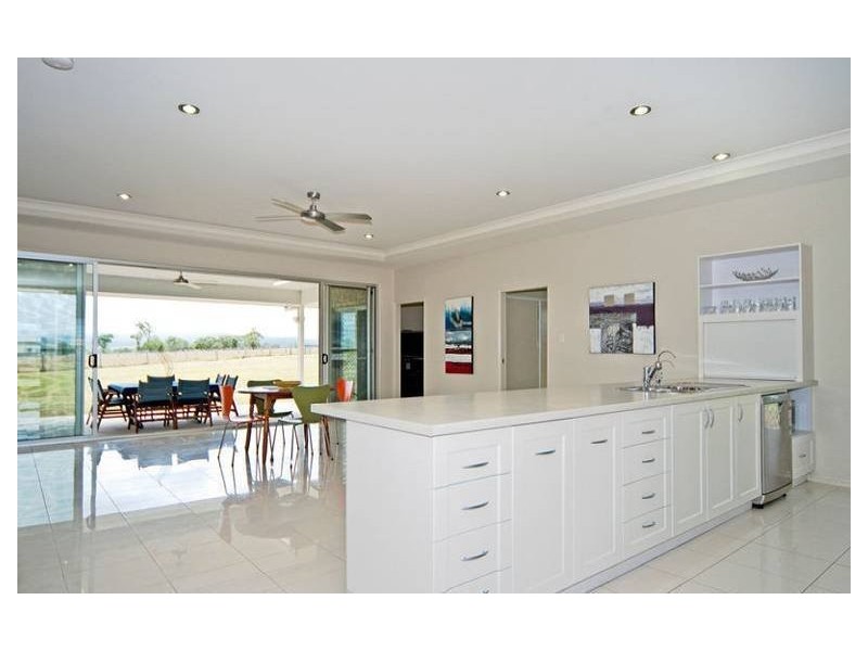 27 Ivory Close, Peak Crossing QLD 4306