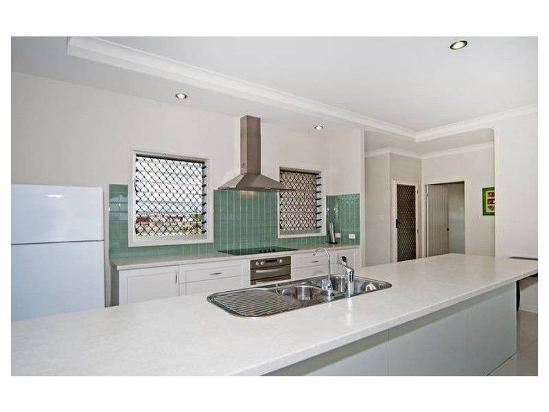 27 Ivory Close, Peak Crossing QLD 4306