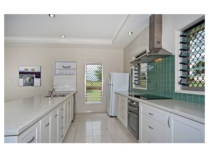 27 Ivory Close, Peak Crossing QLD 4306
