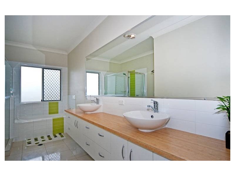 27 Ivory Close, Peak Crossing QLD 4306