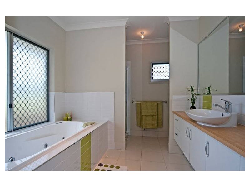 27 Ivory Close, Peak Crossing QLD 4306