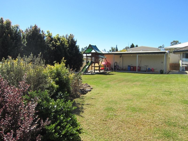 4 Chelsea Close, Flinders View QLD 4305