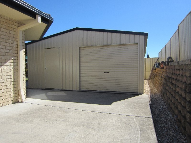 4 Chelsea Close, Flinders View QLD 4305