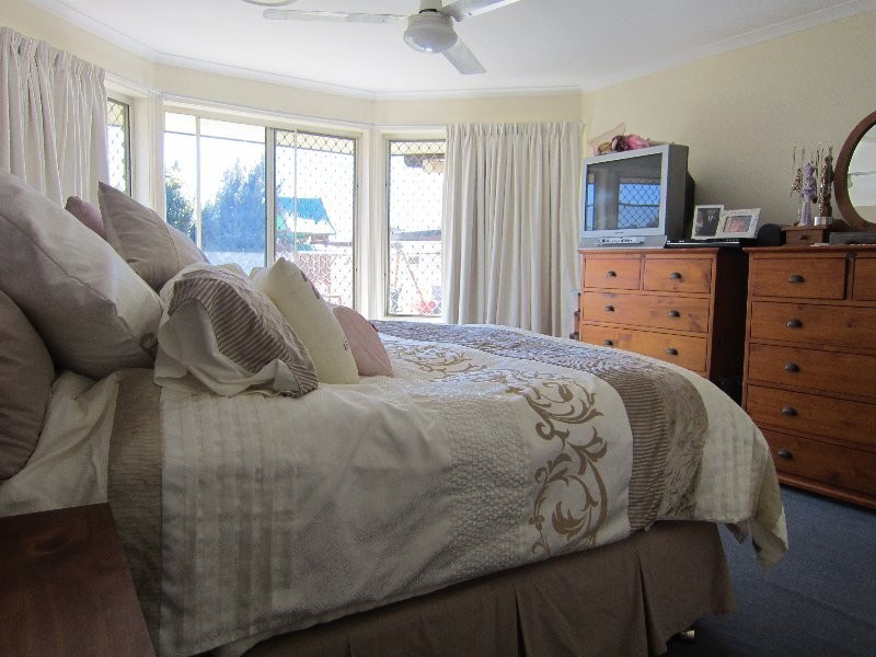 4 Chelsea Close, Flinders View QLD 4305