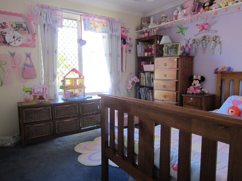 4 Chelsea Close, Flinders View QLD 4305