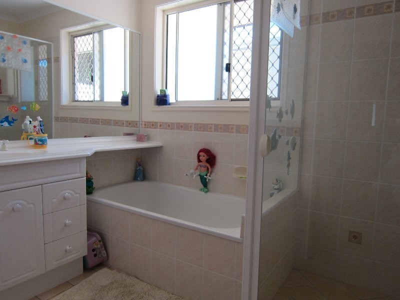 4 Chelsea Close, Flinders View QLD 4305