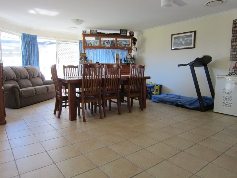4 Chelsea Close, Flinders View QLD 4305