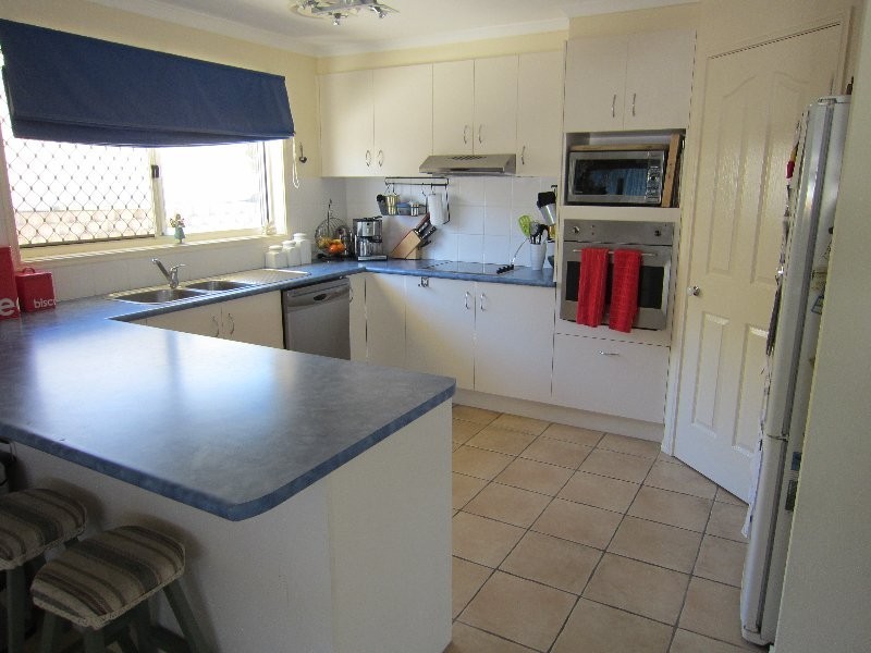 4 Chelsea Close, Flinders View QLD 4305