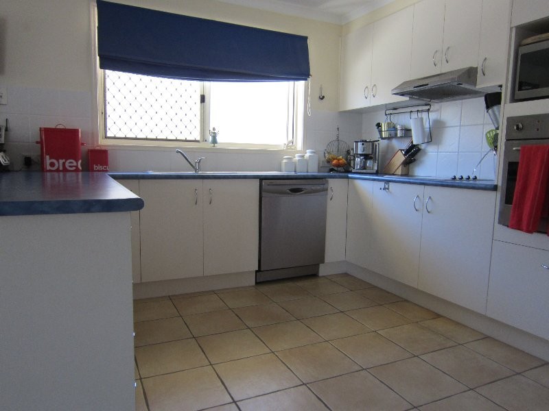 4 Chelsea Close, Flinders View QLD 4305