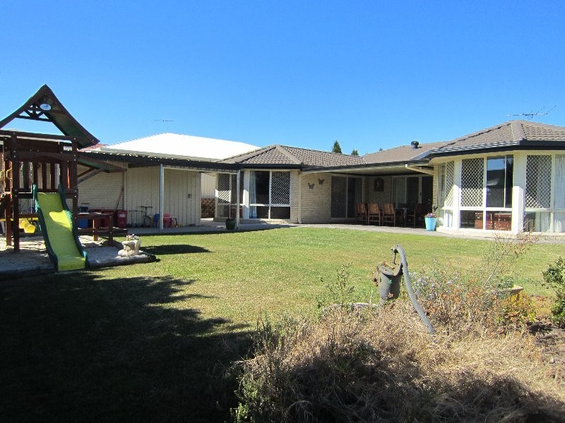 4 Chelsea Close, Flinders View QLD 4305