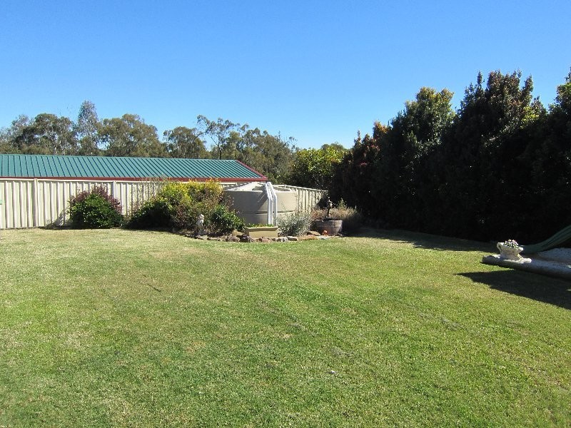 4 Chelsea Close, Flinders View QLD 4305