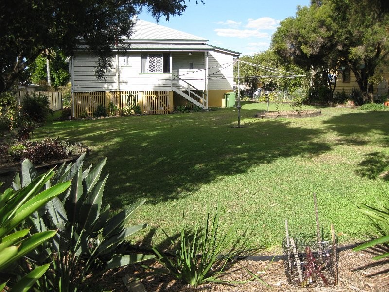 1 Teape Street, Silkstone QLD 4304