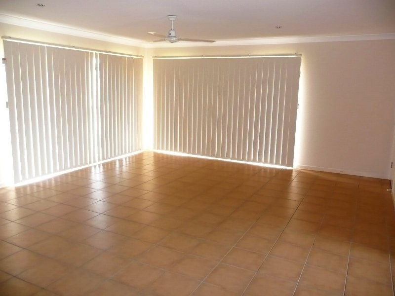 5 Tea Tree Place, Raceview QLD 4305
